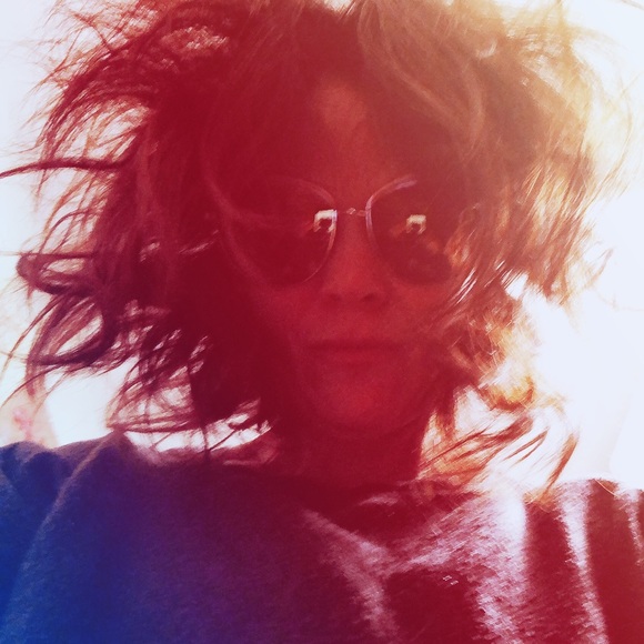 Meet your Posher, Robyn - Picture 3 of 5